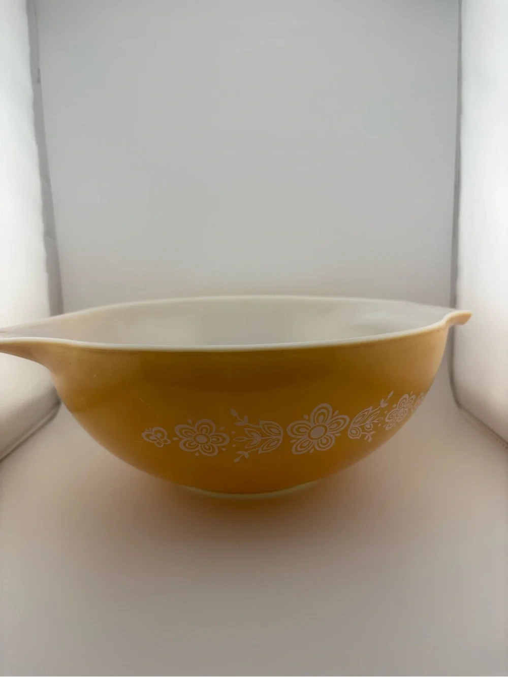 Pyrex Butterfly Gold Cinderella 444 Mixing Bowl